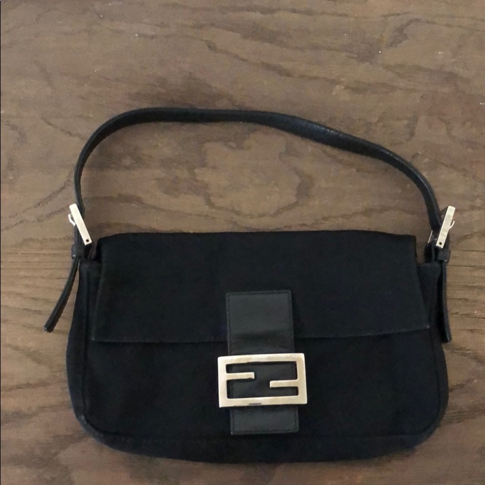 FENDI BAGUETTE IN BLACK